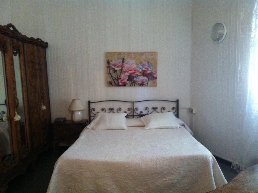 Hotel Pensione Moderna Бонасола Стая снимка
