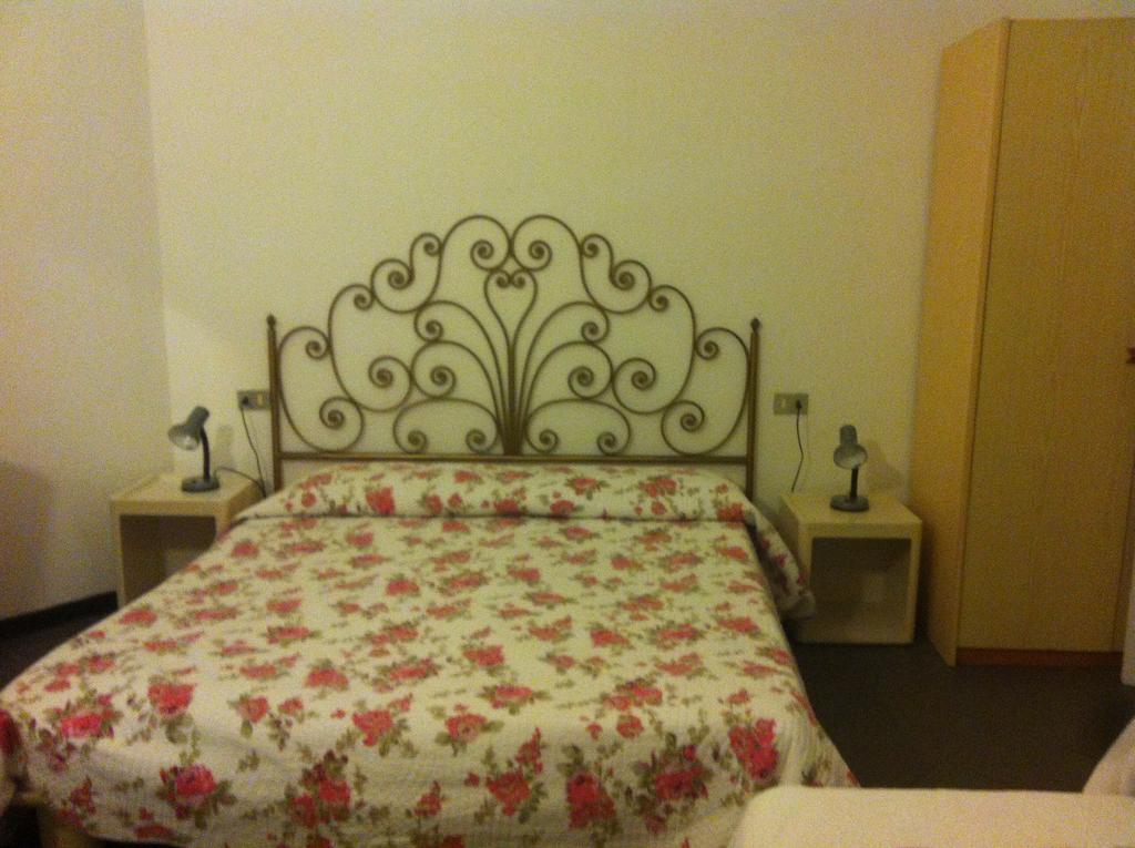 Hotel Pensione Moderna Бонасола Екстериор снимка